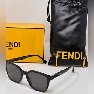 💯 Authentic NWOT FENDI Geometric Black Frame Sunglasses